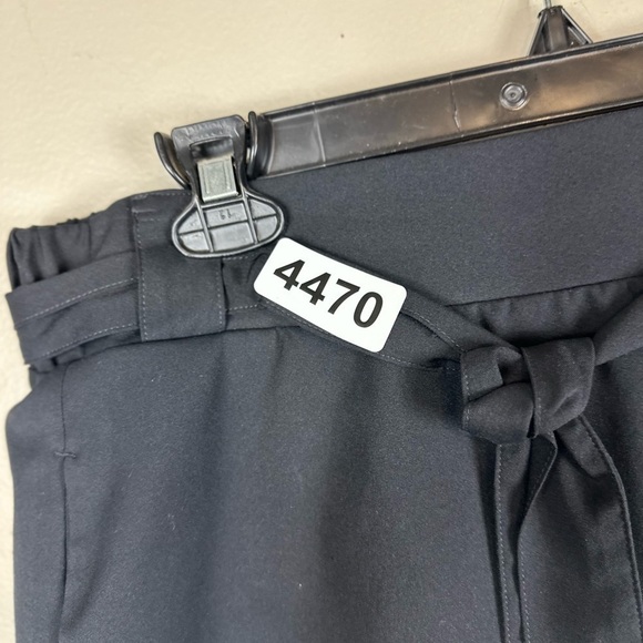 St. John bay black petite med 15” waist15” length like new skorts - Picture 3 of 6